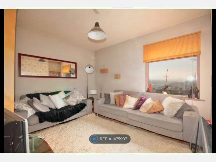 2 Bedroom End Of Terrace House To Rent In Beacon Road, Chatham, ME5