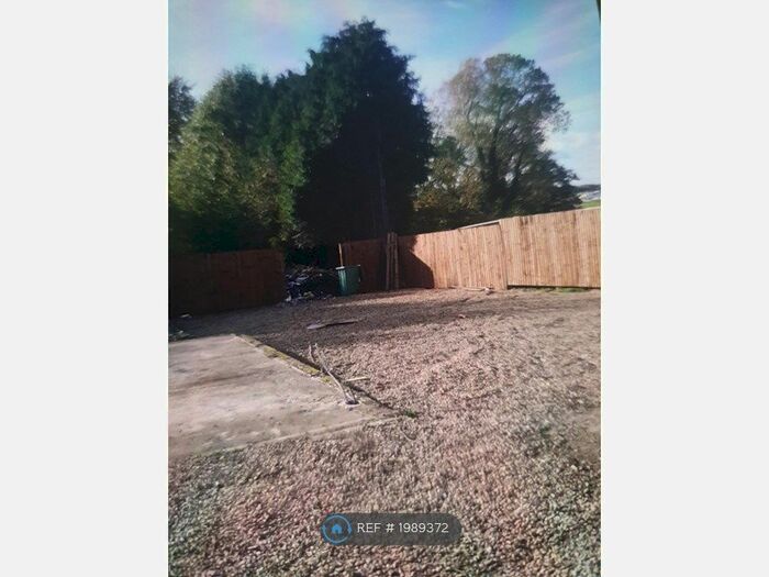 4 Bedroom Detached House To Rent In Gt North Rd, Leeds, LS25