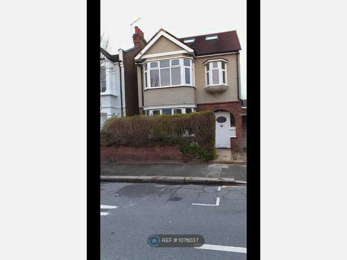 5 Bedroom Detached House To Rent In Brooke Road, Walthamstow, E17