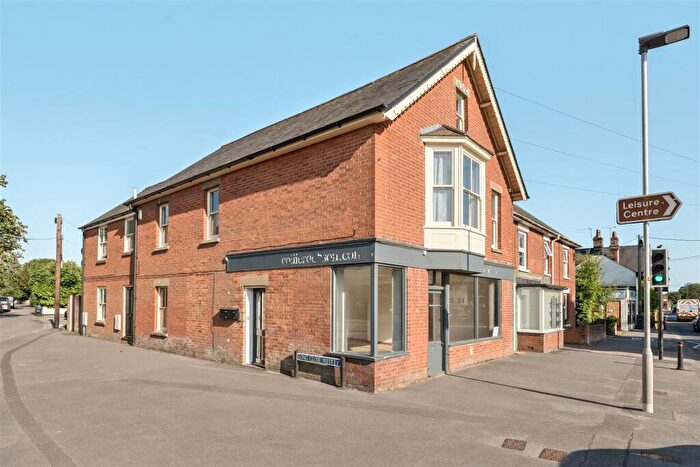 1 Bedroom Flat To Rent In Long Close, Downton, SP5