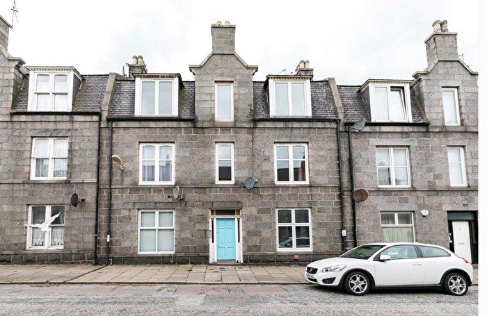 3 Bedroom Flat To Rent In Linksfield Place, Aberdeen, AB24