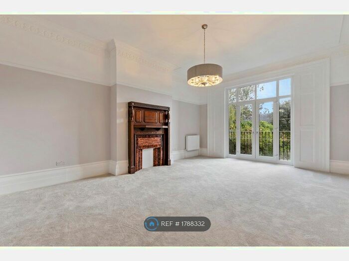 2 Bedroom Flat To Rent In Blackheath, London, SE3