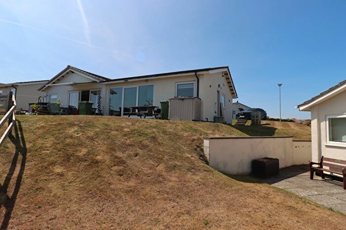 2 Bedroom Semi-Detached Bungalow For Sale In Knipe Point Drive, Osgodby, Scarborough, YO11