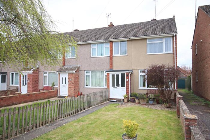 3 Bedroom End Of Terrace House For Sale In Stonelea Close, Chippenham, SN14