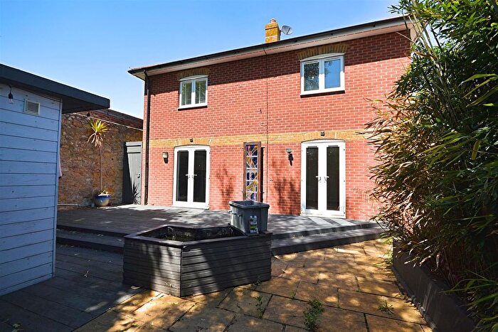 3 Bedroom Detached House For Sale In Park Road, Bridport, DT6