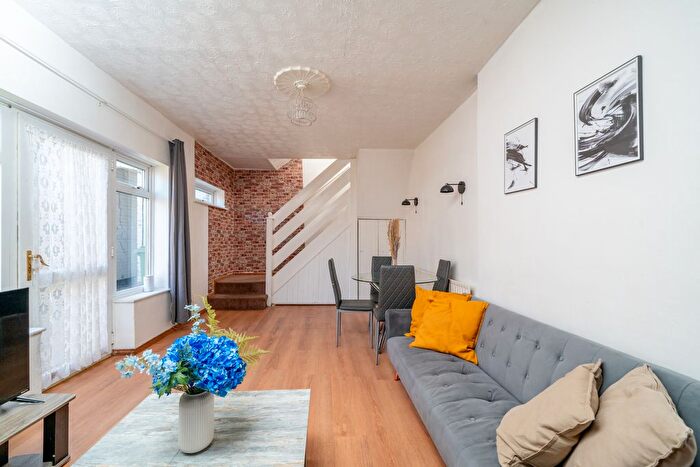 2 Bedroom Terraced House To Rent In Frederick Street, Luton, LU2