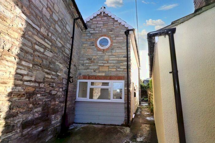 1 Bedroom House To Rent In High Street, Street, BA16