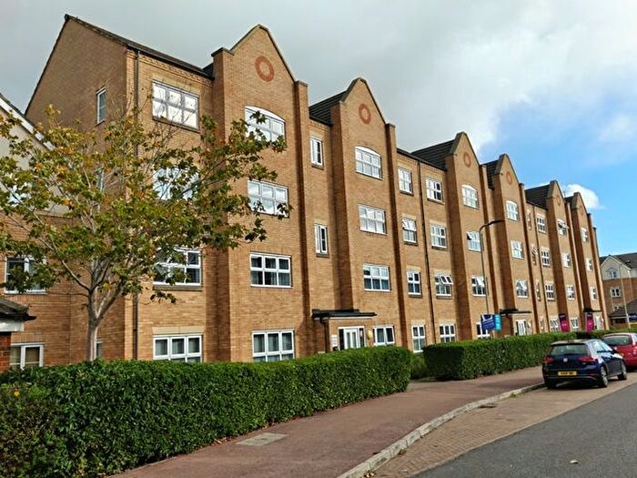 2 Bedroom Flat To Rent In Crowe Road, Bedford, MK40