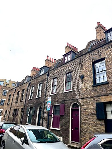 4 Bedroom Town House To Rent In Turner Street, Whitechapel, E1