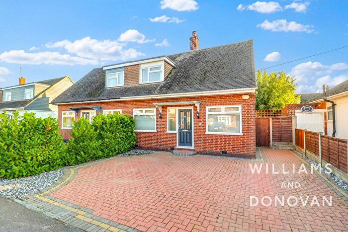 2 Bedroom Semi-Detached House For Sale In Danesfield, Benfleet, SS7
