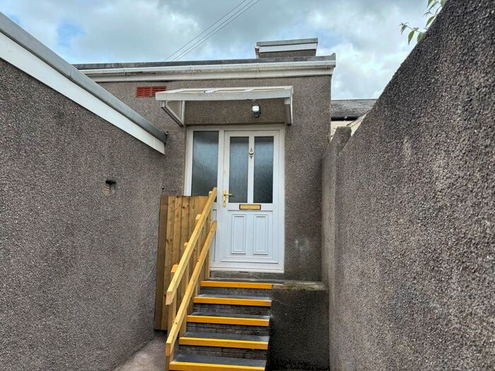 2 Bedroom Flat To Rent In Neath Road, Briton Ferry, Neath, SA11