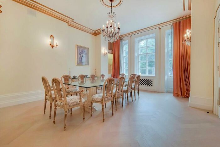 3 Bedroom Flat To Rent In Albert Hall Mansions, Knightsbridge, London, SW7