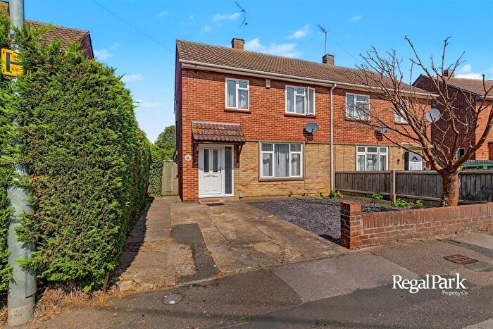 3 Bedroom Semi-Detached House For Sale In Welland Road, Dogsthorpe, Peterborough, PE1