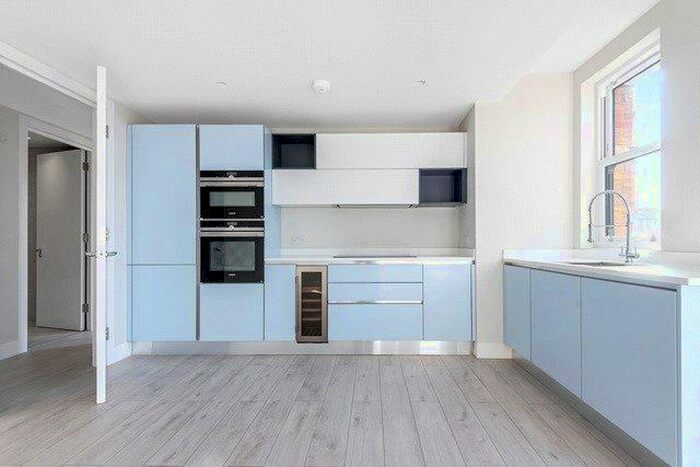 2 Bedroom Apartment To Rent In Lordship Lane, East Dulwich, London, SE22