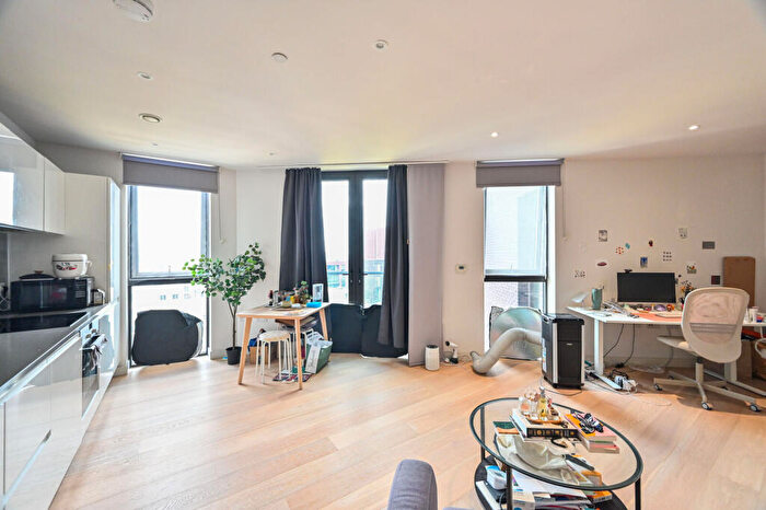 Studio For Sale In Cutter House, Royal Docks, London, E16