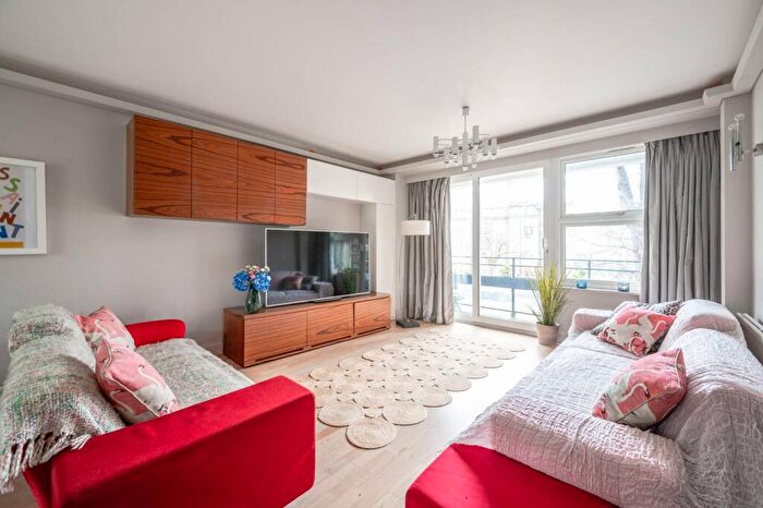 3 Bedroom Flat For Sale In Gloucester Avenue, Camden, London, NW1