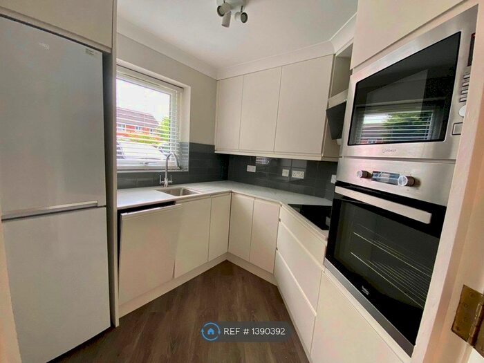 2 Bedroom Flat To Rent In Hardy Court, Moseley, Birmingham, B13