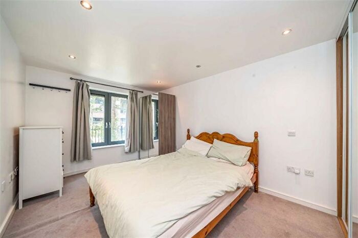 1 Bedroom Flat To Rent In Offenham Road, Oval, SW9