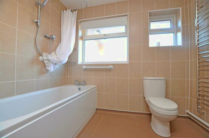 2 Bedroom Detached Bungalow To Rent In Hawthylands Crescent, Hailsham, BN27
