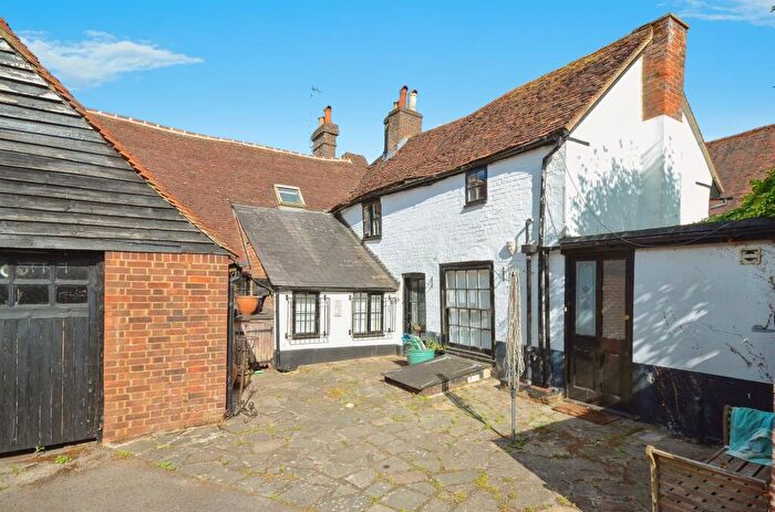 3 Bedroom Flat For Sale In High Street, Redbourn, St. Albans, AL3