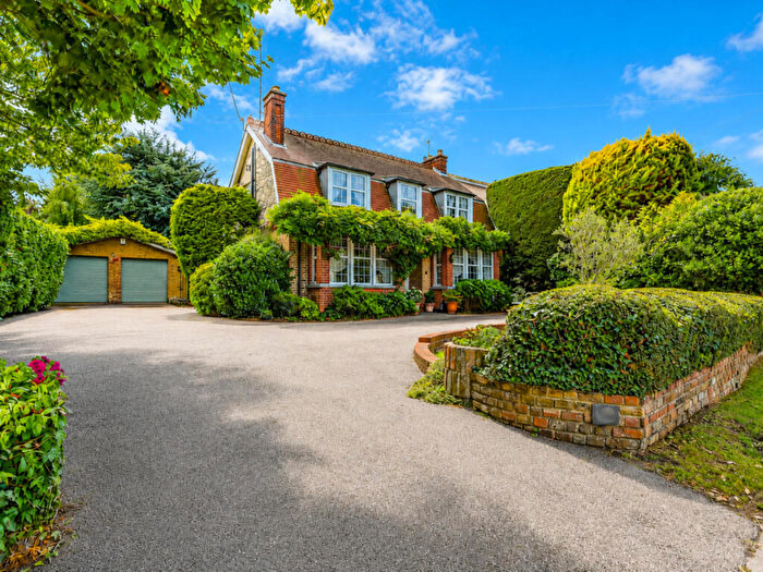 5 Bedroom Detached House For Sale In High Road, Hockley, SS5