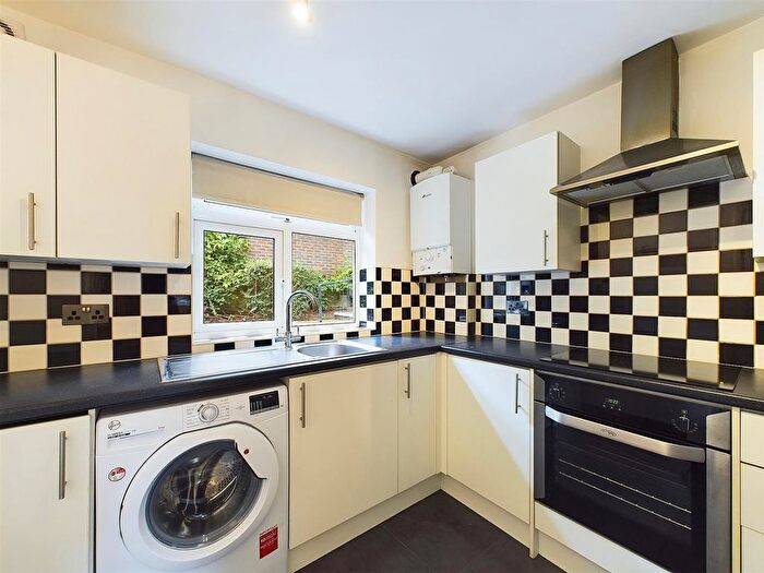 2 Bedroom Flat To Rent In Burhill Grove, Pinner, HA5