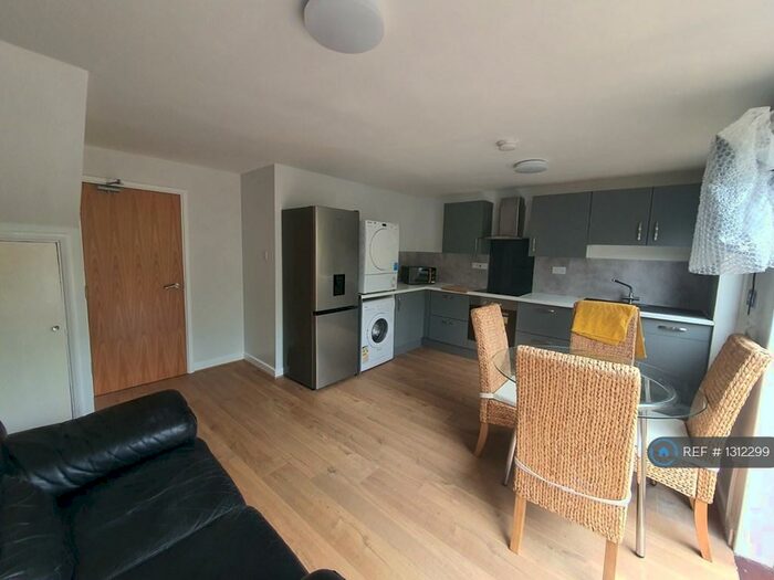 4 Bedroom Terraced House To Rent In Clyde Gardens, Bath, BA2