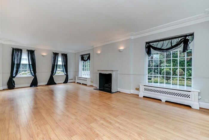 5 Bedroom Detached House For Sale In Cranley Road, Burwood Park, Walton-on-Thames, KT12