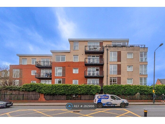 2 Bedroom Flat To Rent In Merton Road, London, SW19