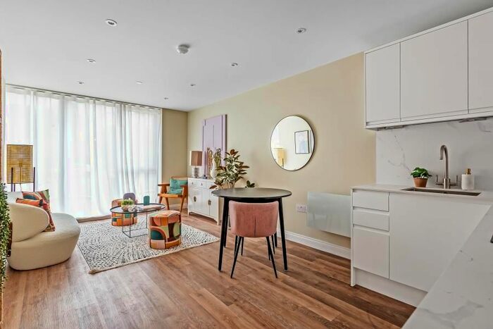 1 Bedroom Flat To Rent In Golden House, Power Close, Guildford, GU1