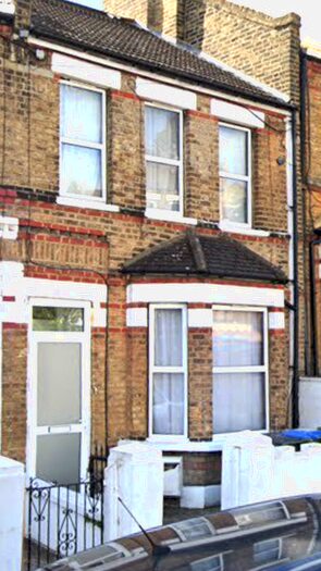 3 Bedroom Flat To Rent In Piedmont Road, London, SE18