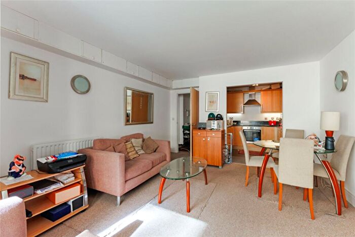 1 Bedroom Flat To Rent In Lowry House, Canary Central, Cassilis Road, E14
