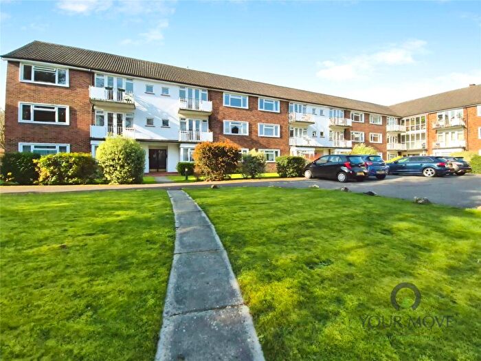 2 Bedroom Flat To Rent In Lovelace Gardens, Surbiton, Surrey, KT6