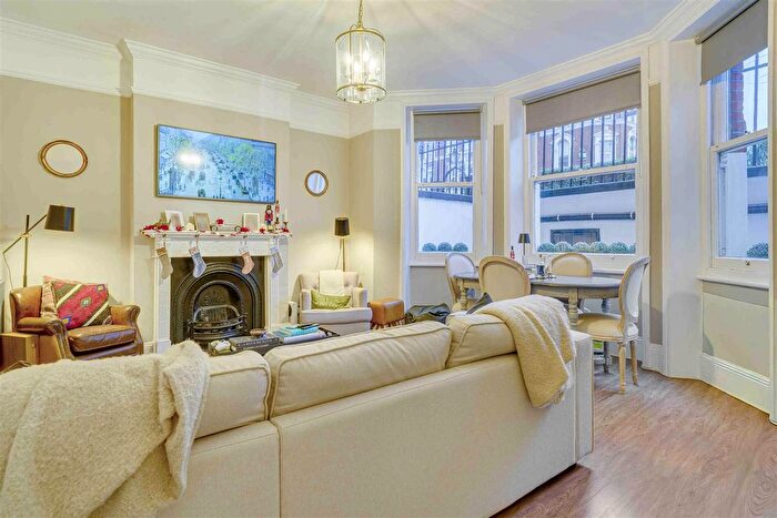 2 Bedroom Flat For Sale In Fulham Road, London, SW6