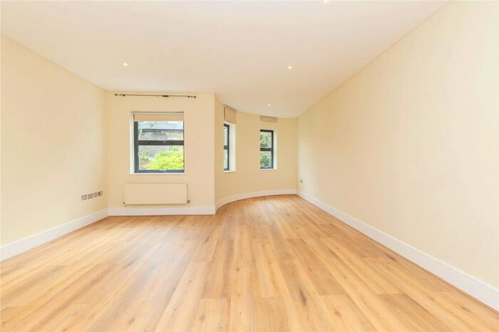3 Bedroom Detached House To Rent In Clare Lane, Islington, London, N1