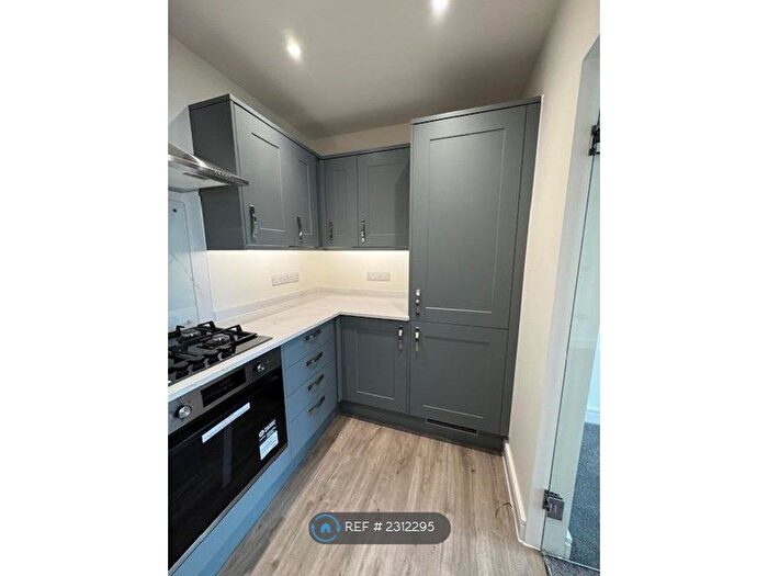 2 Bedroom Flat To Rent In Parkfield Road, Torquay, TQ1