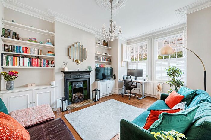 2 Bedroom Flat For Sale In Nemoure Road, Acton, W3