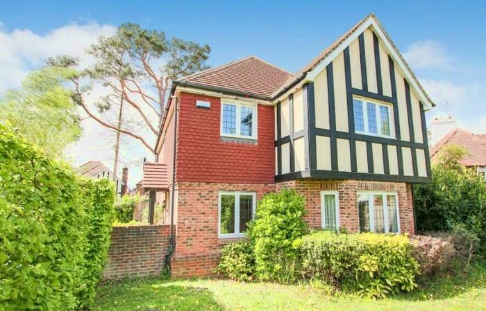 4 Bedroom Detached House To Rent In Rowplatt Close, Felbridge, East Grinstead, Surrey, RH19