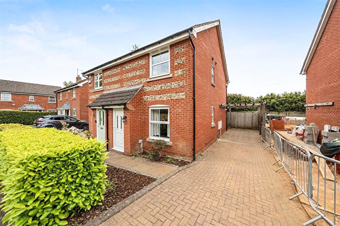 2 Bedroom Semi-Detached House For Sale In Puddingstone Drive, St. Albans, AL4