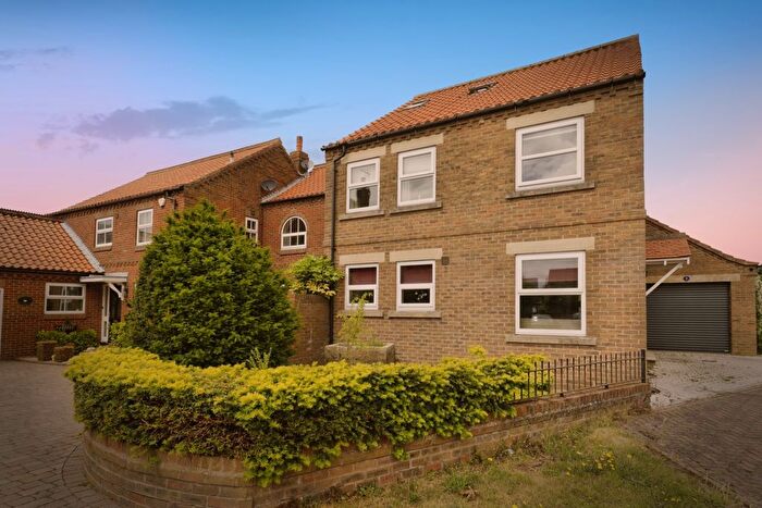 4 Bedroom Link Detached House To Rent In Swan Farm Court, York, YO19