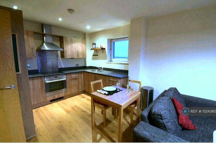 2 Bedroom Flat To Rent In Dumballs Road, Cardiff, CF10