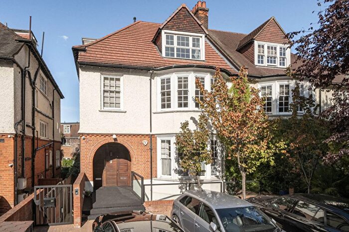 3 Bedroom Flat For Sale In Platts Lane, Hampstead, London, NW3
