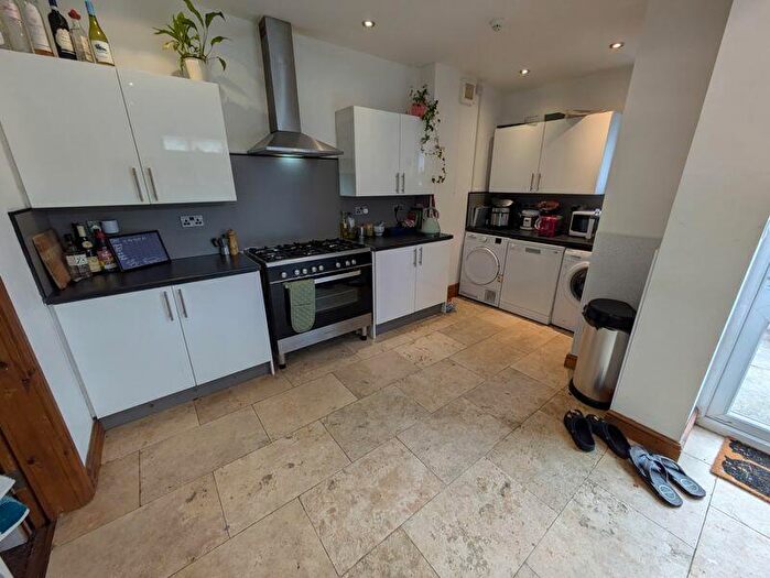 5 Bedroom Semi-Detached House To Rent In Midland Avenue, Nottingham, NG7