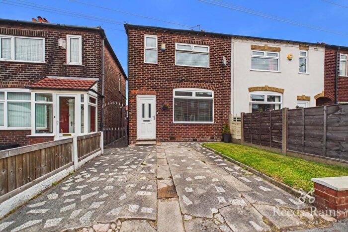 2 Bedroom End Of Terrace House For Sale In Priory Lane, Stockport, Greater Manchester, SK5