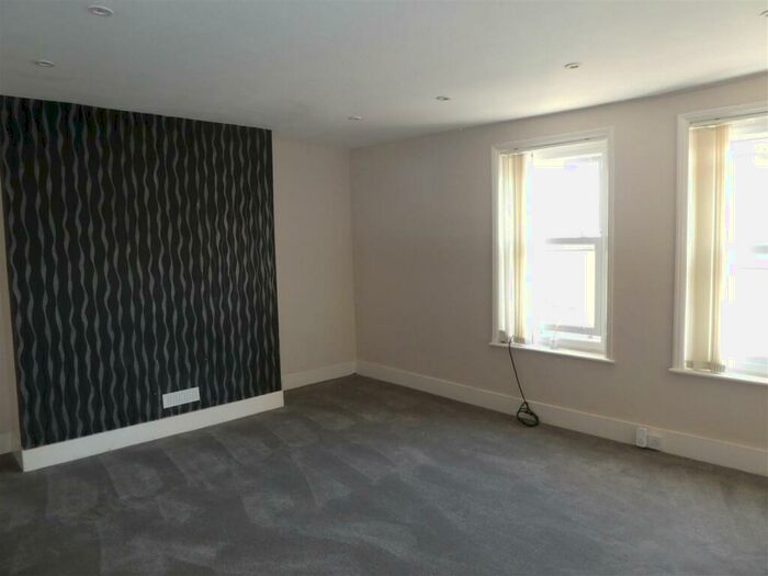 2 Bedroom Flat To Rent In - Sandgate Road, Folkestone, CT20