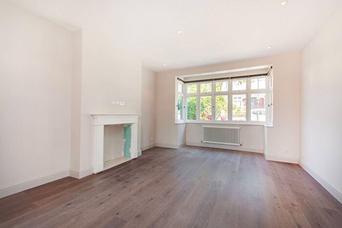 5 Bedroom Property To Rent In Woodfield Grove, Streatham, London, SW16