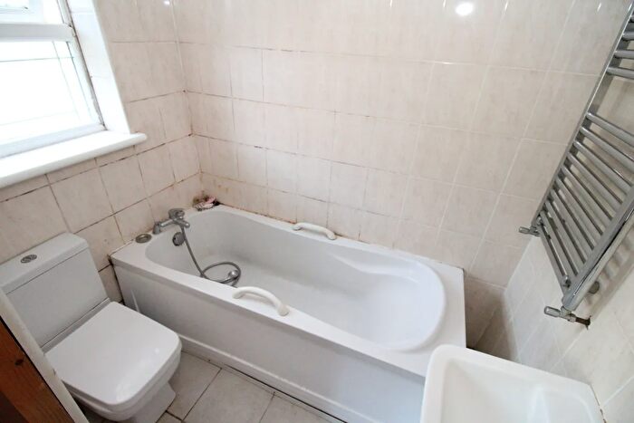 2 Bedroom Flat To Rent In Westbourne Road, Luton, LU4