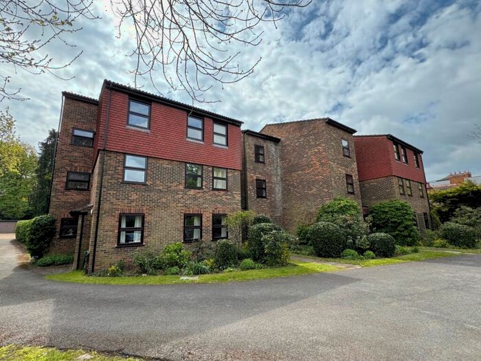 2 Bedroom Apartment To Rent In Gower Road, Weybridge, KT13
