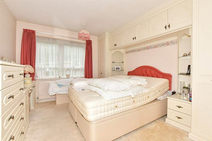 2 Bedroom Flat For Sale In London Road, River, Kent, CT17
