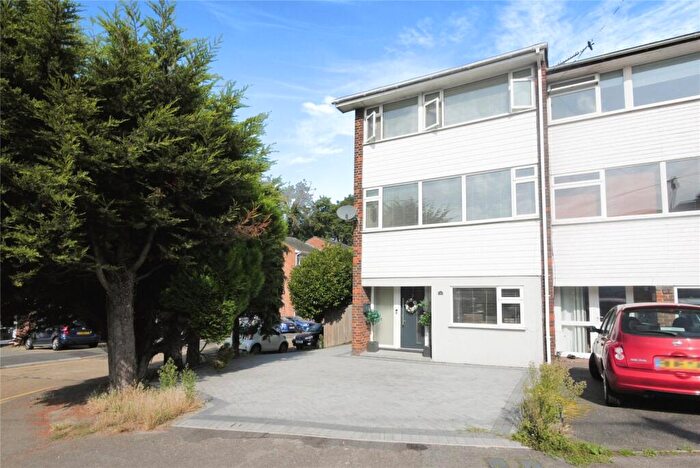 4 Bedroom End Of Terrace House For Sale In River Road, Brentwood, Essex, CM14